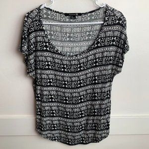 Forever 21 Black & White Aztec Pattern Short Sleeve Shirt